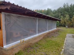 Závěs z čiré folie PE 230g/m2 s mřížkou