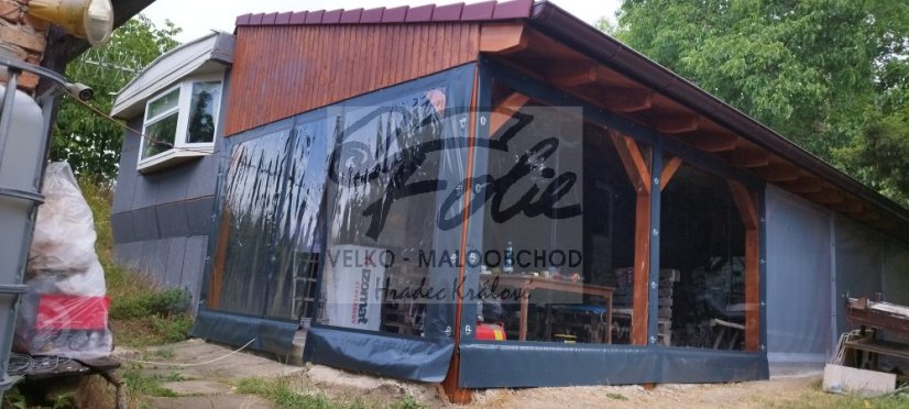 Plachta čirá síly 1mm na pergolu olemovaná s oky - Na míru