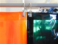 Nehořlavý závěs výška 1,7m červený se závěsnými oky