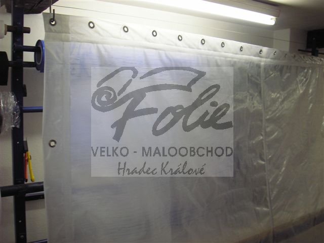 Závěs z kašírované folie 140g/m2