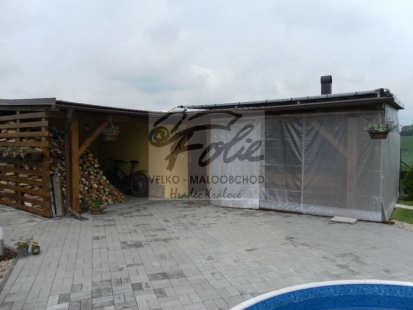 Plachta mléčná kašírovaná 140g/m2 na pergolu olemovaná