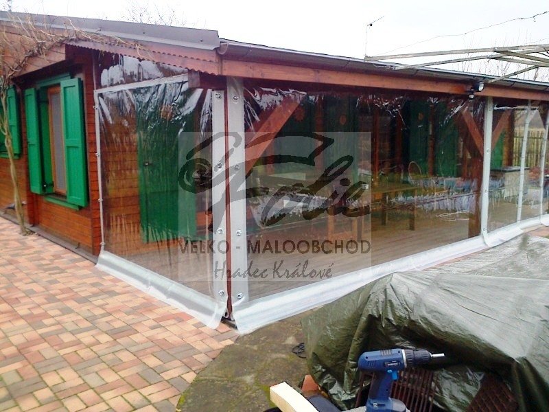 Plachta čirá síly 1mm na pergolu olemovaná s oky - Na míru