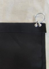 Závěs z termoizolační látky Černé se závěsnými oky