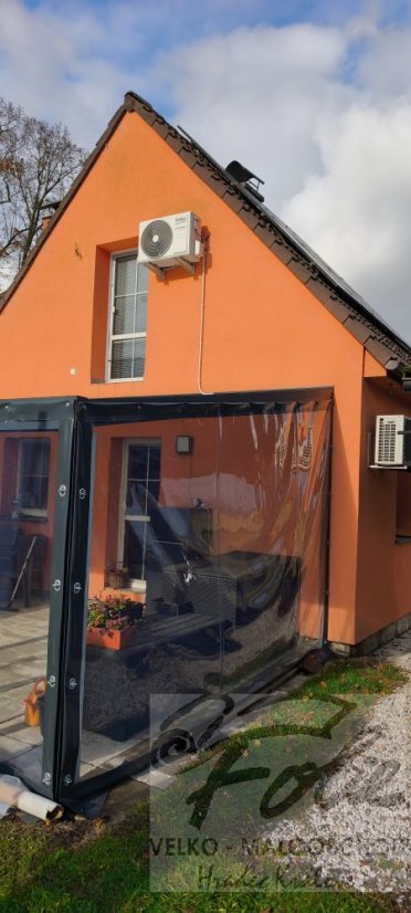 Plachta čirá síly 1mm na pergolu olemovaná s oky - Na míru - Olemování: Černá