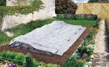 Netkaná textílie bílá - Skladem