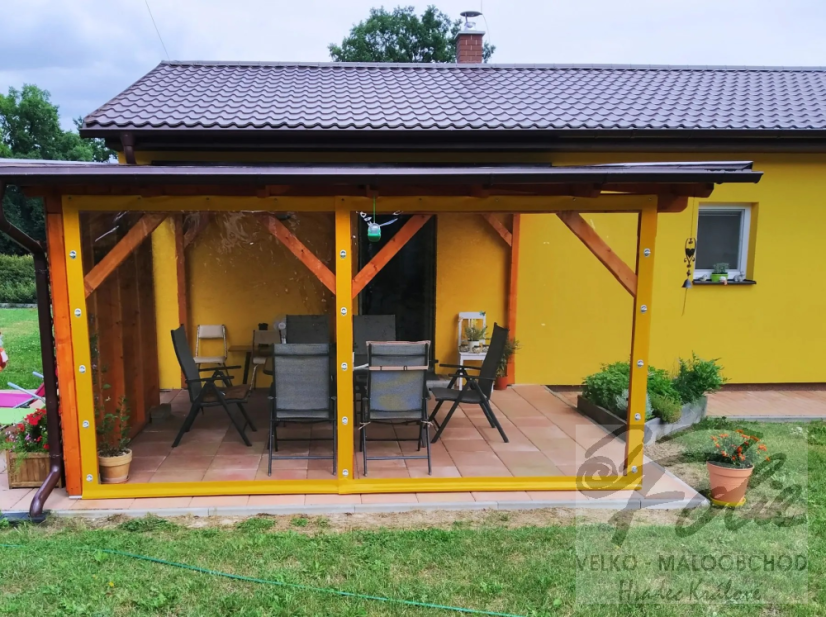 Plachta čirá síly 1mm na pergolu olemovaná s oky - Na míru - Olemování: Černá