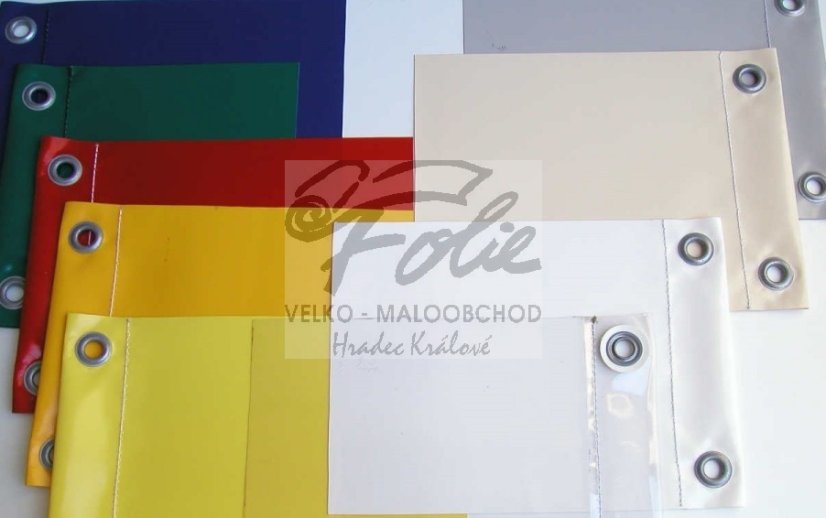 Závěs s oky z PVC plachty 630g/m2 s výztužnou mřížkou