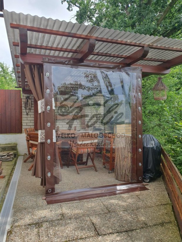 Plachta čirá síly 1mm na pergolu olemovaná s oky - Na míru