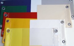 Závěs s oky z PVC plachty 630g/m2 s výztužnou mřížkou