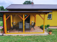 Plachta čirá síly 1mm na pergolu olemovaná s oky - Na míru