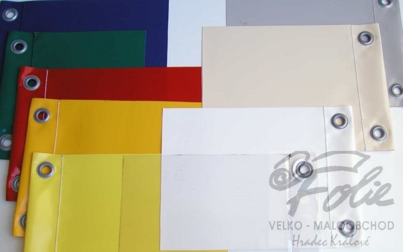Závěs s oky z PVC plachty 630g/m2 s výztužnou mřížkou - Barva: Červená